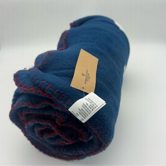 American Eagle Fleece Throw Blanket Blue & White Gift Present New With Tags Gift - Picture 2 of 5